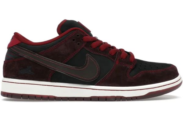 Nike SB Dunk Low Riot Skateshop