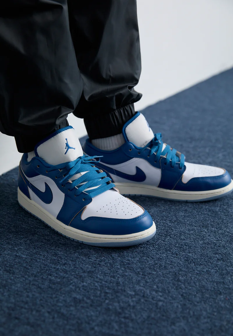 NIKE AIR JORDAN 1